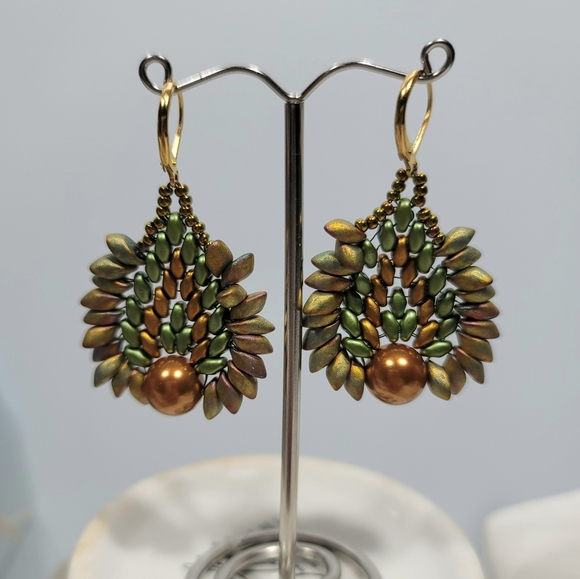 Hand Beaded Jewelry earring/Necklace Set - Picture 4 of 8